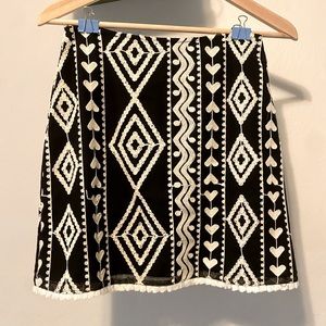 La vie boheme lace mini skirt black and white